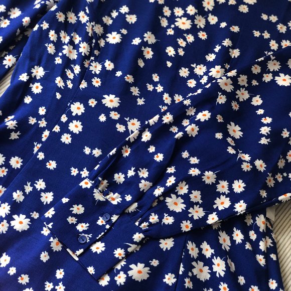 Floral Print Swing Dress - Long Sleeves - Picture 3 of 4